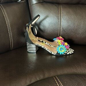 Betsy Johnson floral/stripped sandals